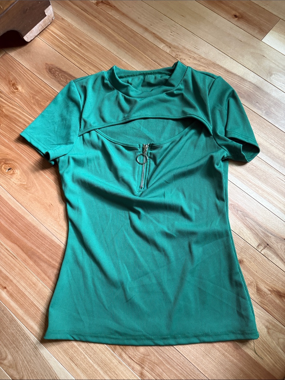Women’s Green Zip-Front Short Sleeve Top